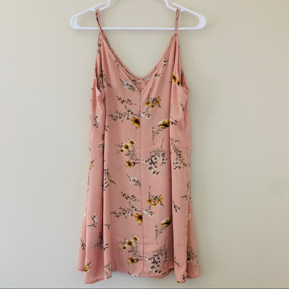 Flowy Flower Peach Dress - Picture 3 of 3